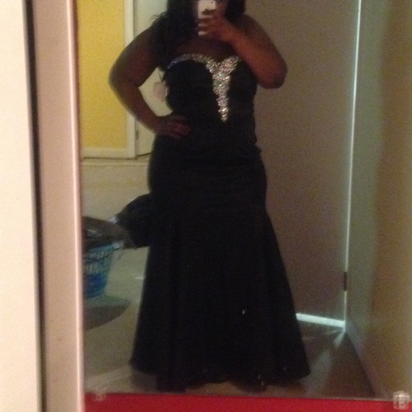 Black Prom dress with sequin and open back section - Picture 5 of 6